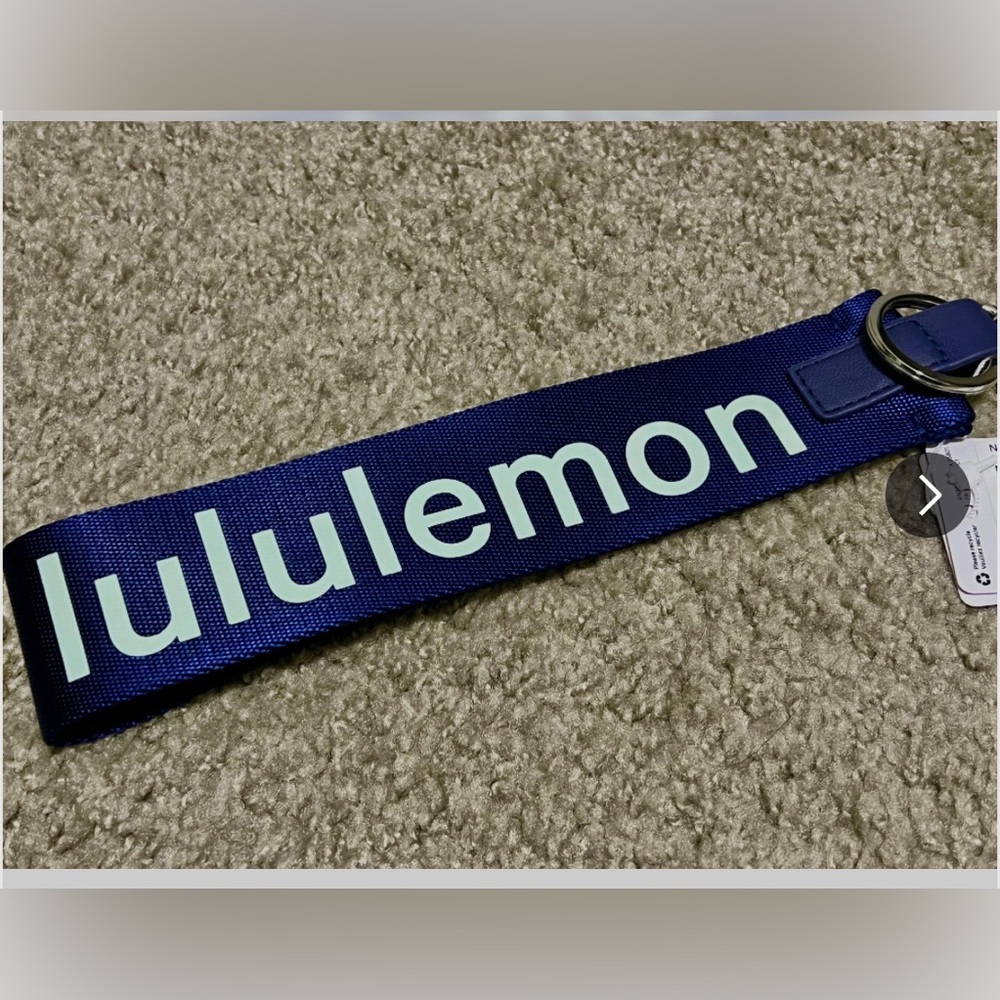 Lululemon Never Lost Key Chain Blue Delm NWT😎Spring Special